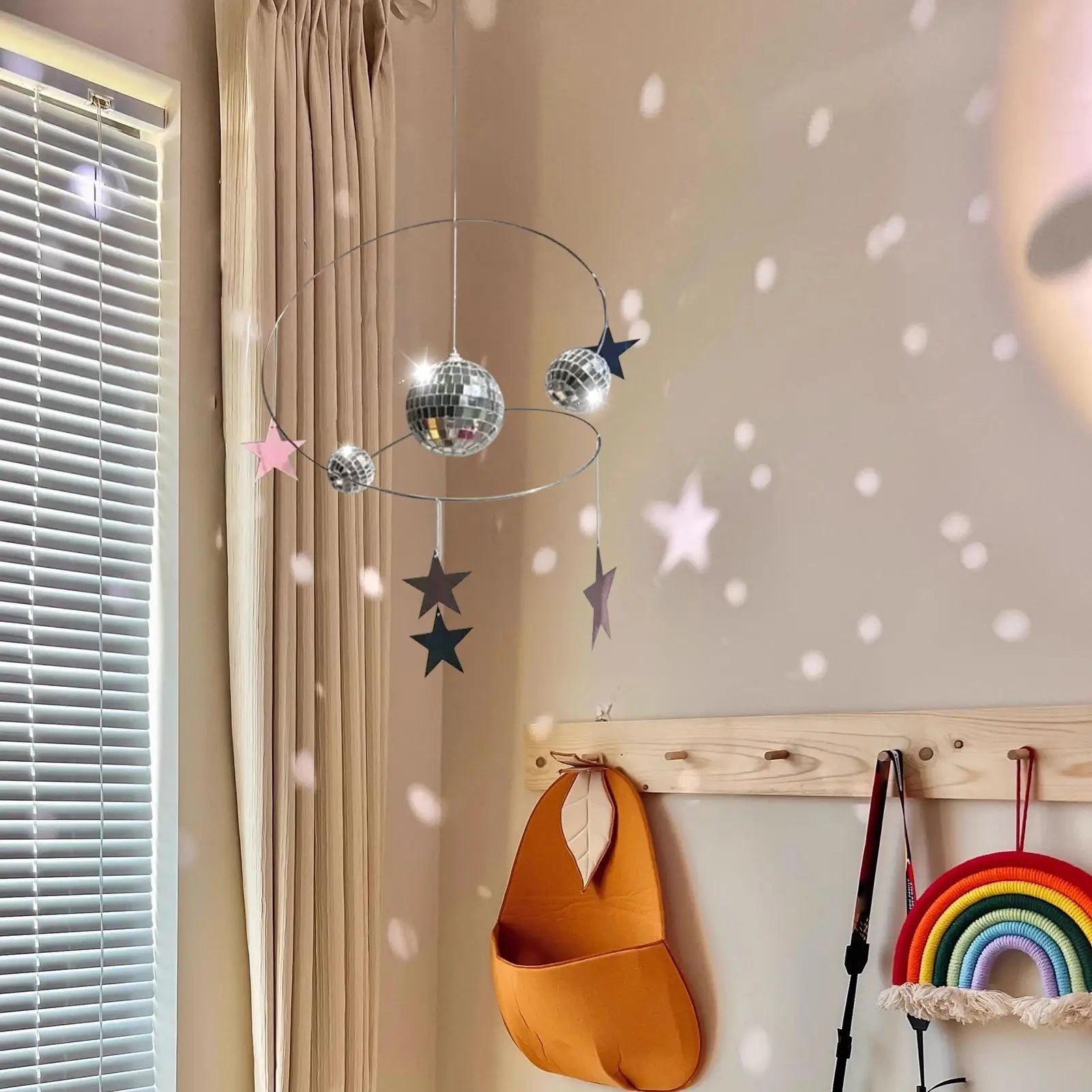 Mini Disco Ball Rainbow Maker – Reflective Spinner with Stars for Sunlight, Window, Garden, and Party Decoration