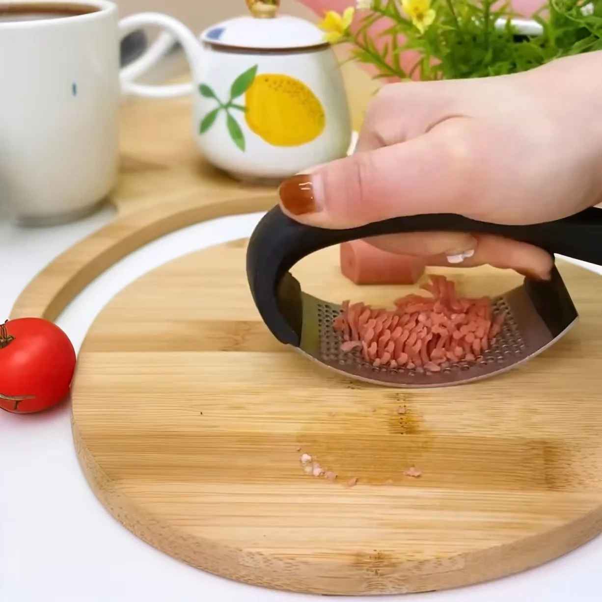 Stainless Steel Garlic Press – Manual Garlic Mincer & Crusher for Easy Kitchen Prep